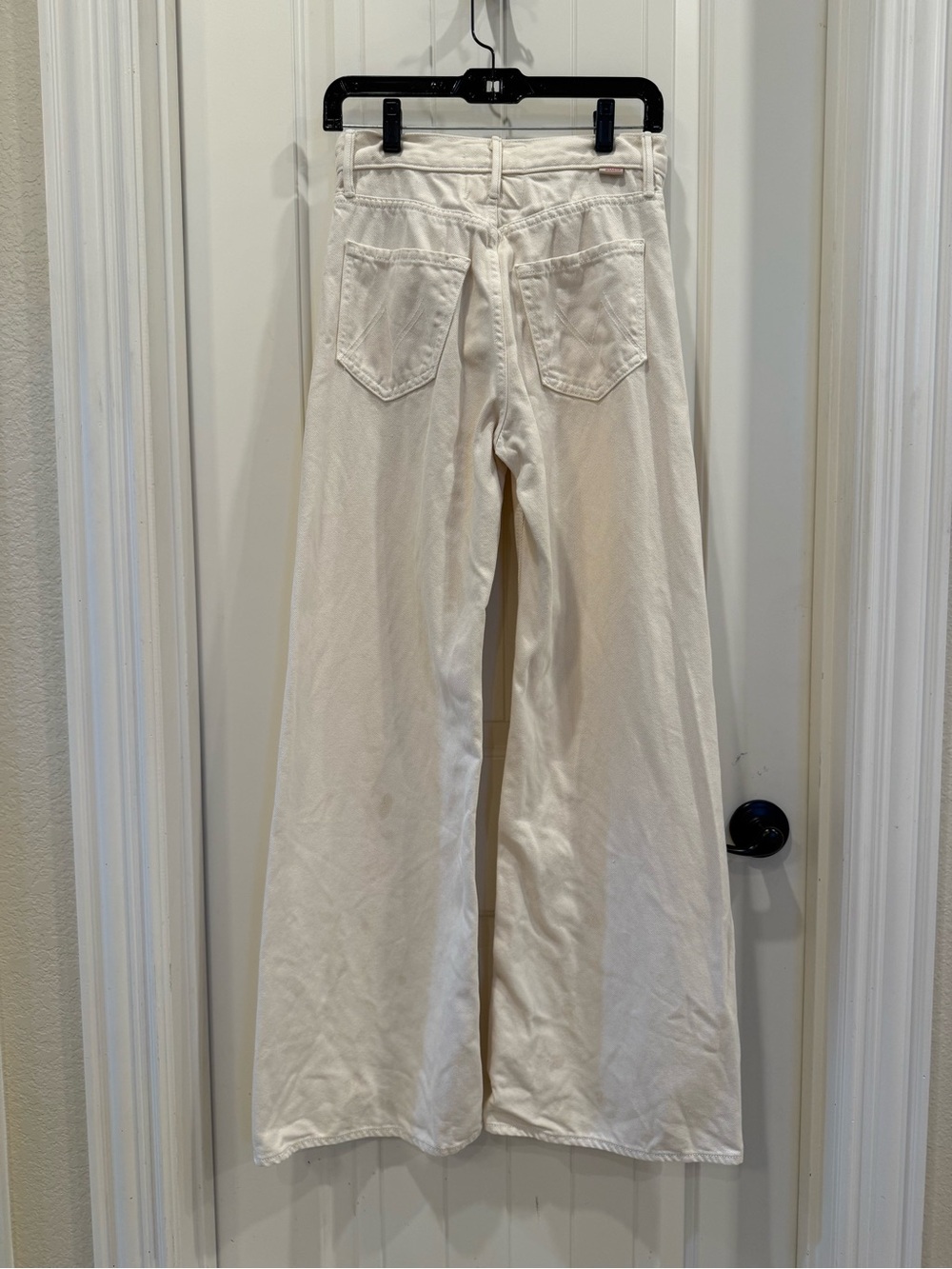 MOTHER The Lemon Twist Sneak Jeans - Picture 5 of 11